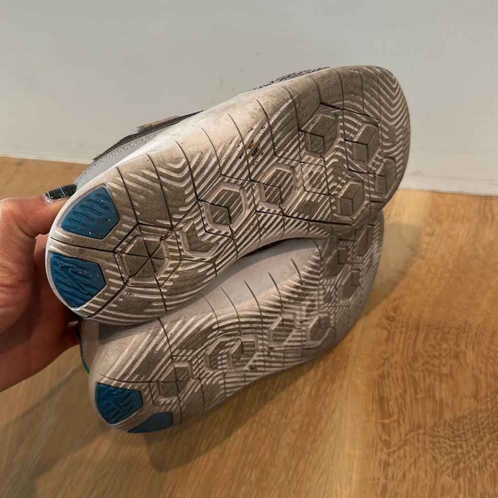 Grey Nike sneakers - Picture 5 of 5